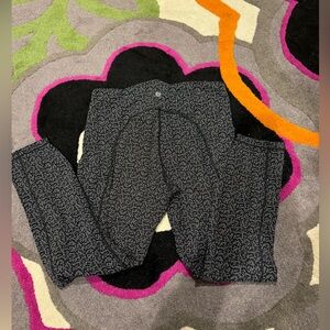 Athleta Ultimate Stash pocket textured 7/8 tight sz M